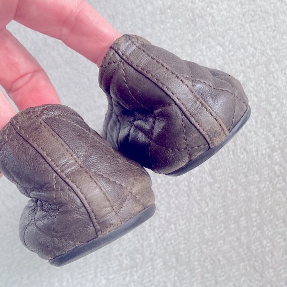 BURBERRY- leather flats with golden accent - Picture 4 of 8